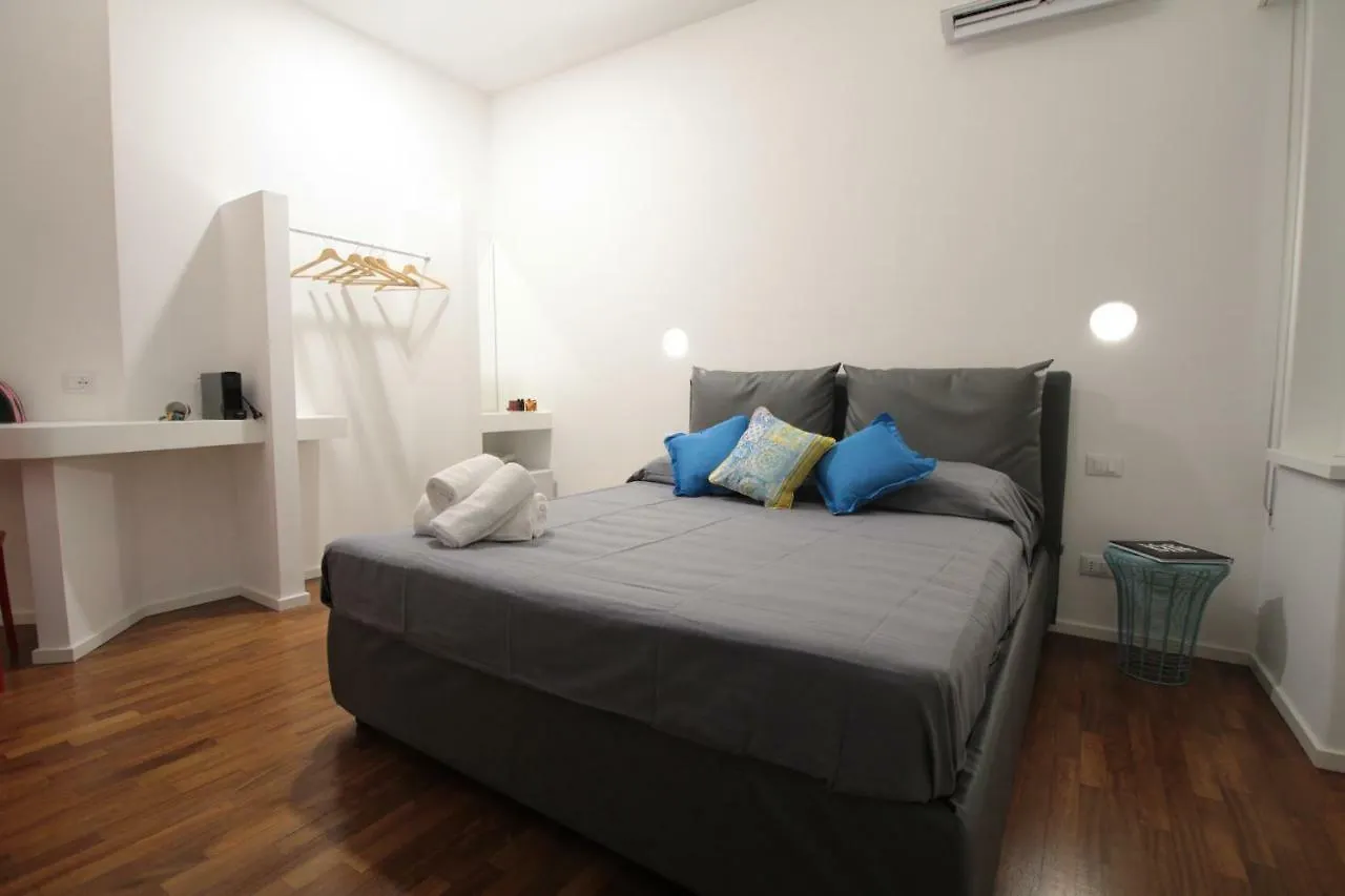 Iperbole Suite Palermo 0*,  Italy